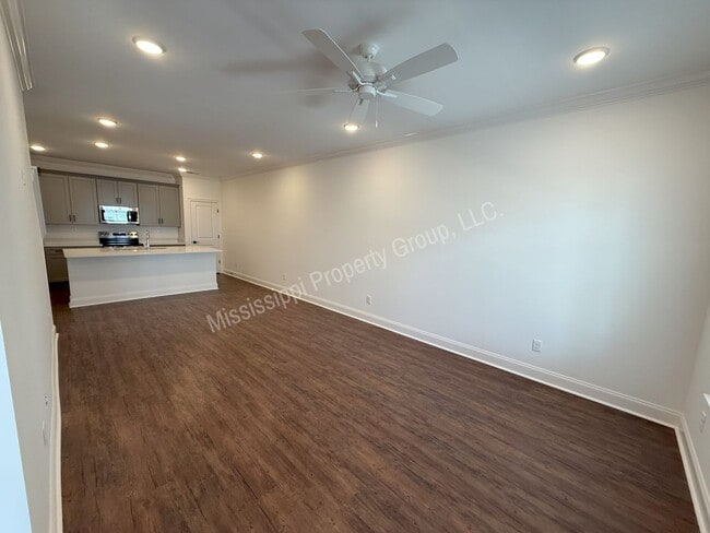 Photo - 3BR/3.5BA South Grove For Rent Townhome