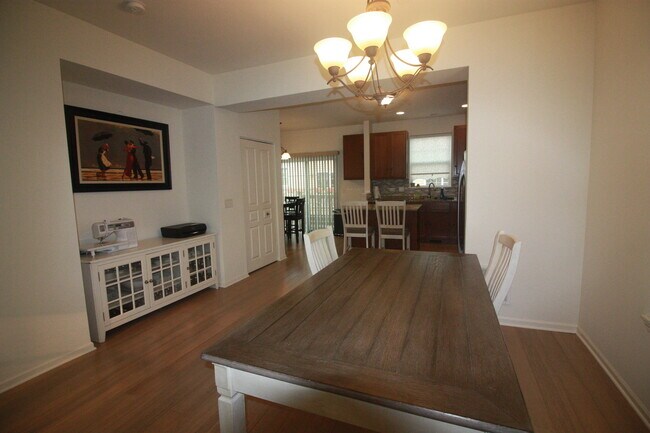 Foto del edificio - 325 Wildflower St