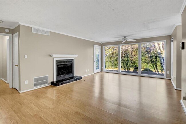 Foto del edificio - 707 Olde Mill Ln