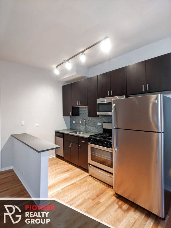 Foto del edificio - 2420 N Kedzie Blvd
