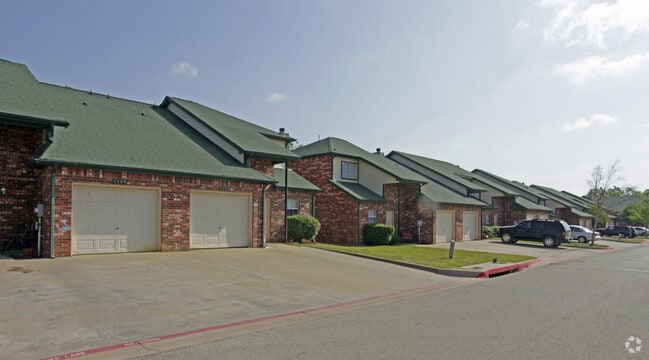 Building Photo - Shenandoah Townhomes & Apartments