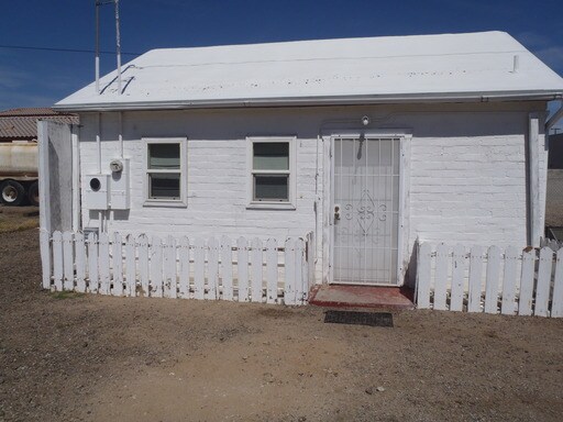 Primary Photo - 831 N China Lake Blvd
