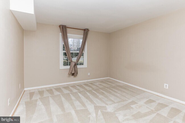 Foto del edificio - 5900D Surrey Hill Pl
