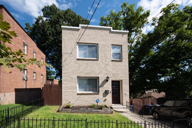 Building Photo - 702 8th St NW