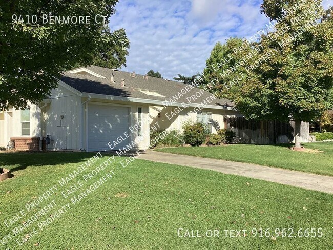 Building Photo - 2 Bedroom, 2 Bath duplex in Elk Grove