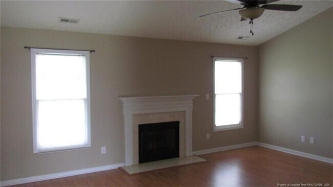 Foto del edificio - 2442 Larwood Dr