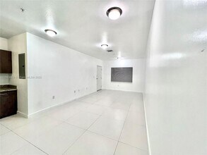 Building Photo - 440 E 27th St