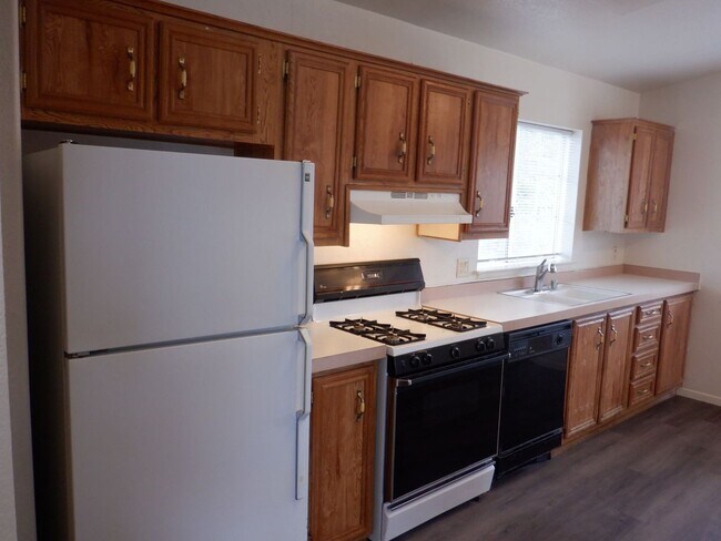 Building Photo - 3 Bedroom 2 bath Home Enoch