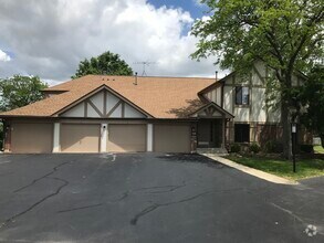 Building Photo - 924 Surrey Dr