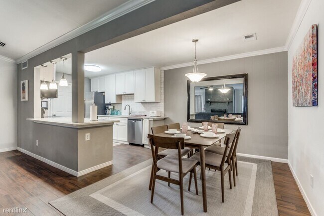 Foto del edificio - 3 br, 2 bath Duplex - 3148 Royal Lane