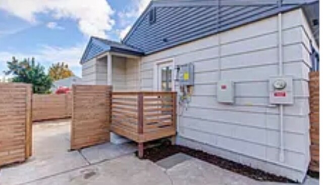 Building Photo - 4615 Noyes St