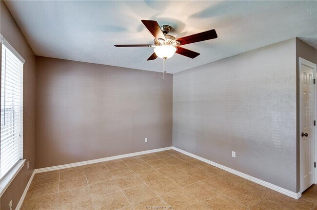 Building Photo - 2112 Cabot Cir