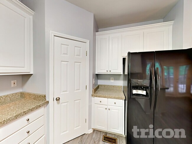 Foto del edificio - 9747 Whitetail Rd