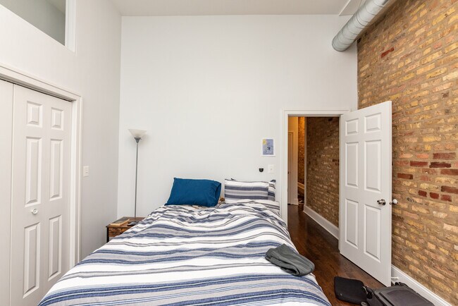 Foto del edificio - 625 E Groveland Park