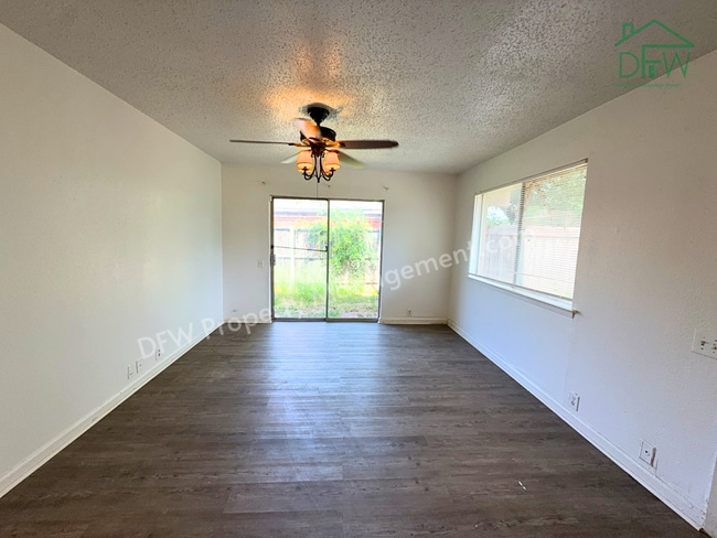 Building Photo - Inviting 3-Bedroom Condo with Fenced Backyard and Pool Access for LEASE in Irving, TX