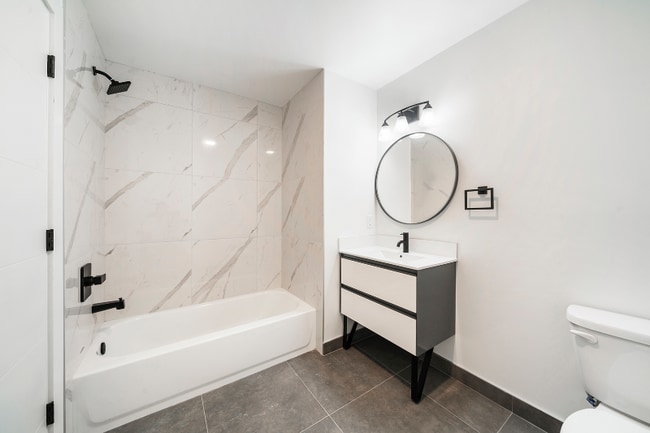 Building Photo - 242 Spring St