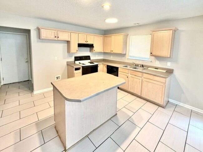 Foto del edificio - Now Leasing a 3 Bedroom 2.5 Bath Home In Cordova. Available Now.