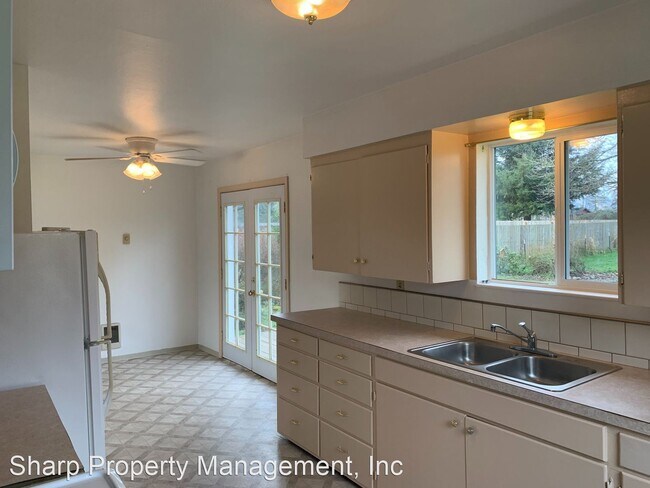 Building Photo - 2 br, 1 bath House - 1127 32nd Ave