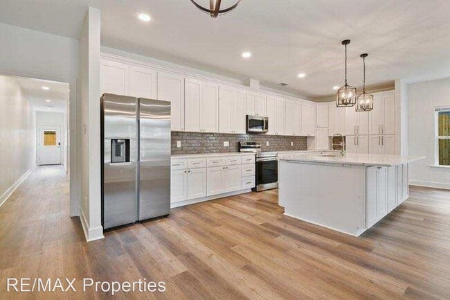 Building Photo - 3 br, 2 bath House - 415 Bedford Drive