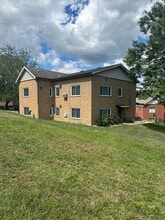 Building Photo - 1421 Sleepy Hollow Rd