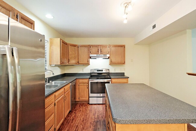 Building Photo - 1011 Highlands Dr