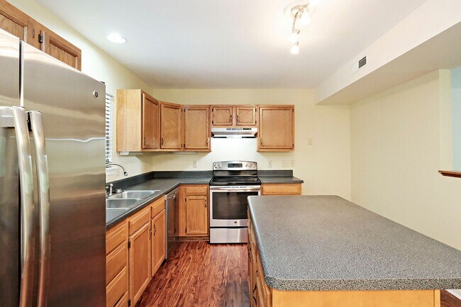 Foto del edificio - 1011 Highlands Dr