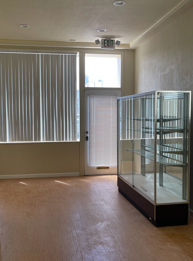 Primary Photo - 420 San Mateo Ave