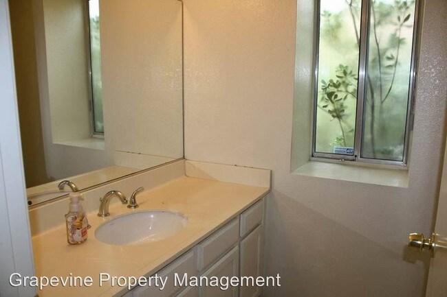 Building Photo - 39649 Oak Cliff Dr