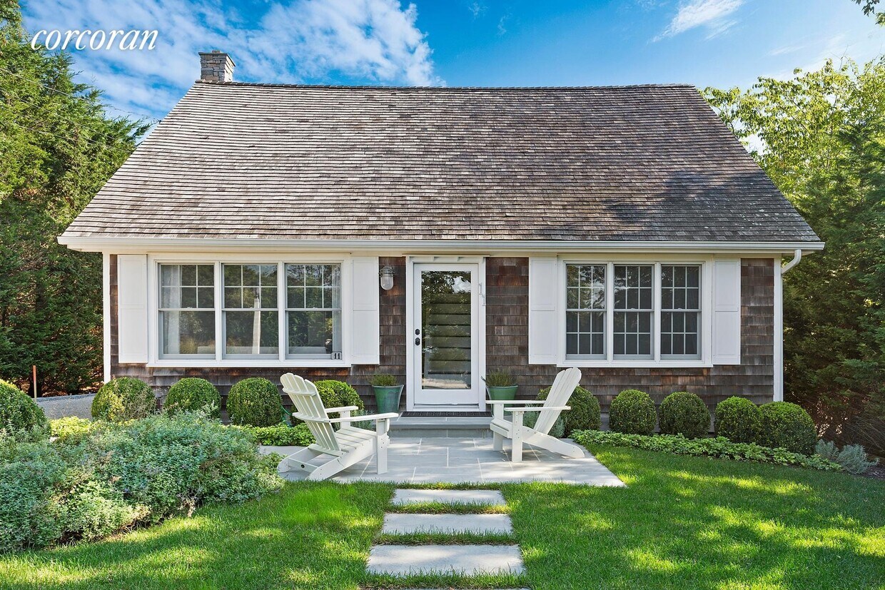 Primary Photo - 11 Beach Ave