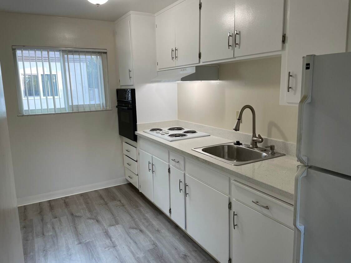 Foto principal - 2070 Latham St