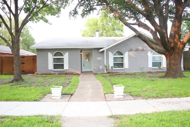 Building Photo - 5212 Fisher Dr