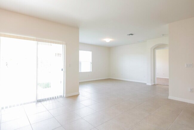 Foto del edificio - 717 SW 4th Terrace