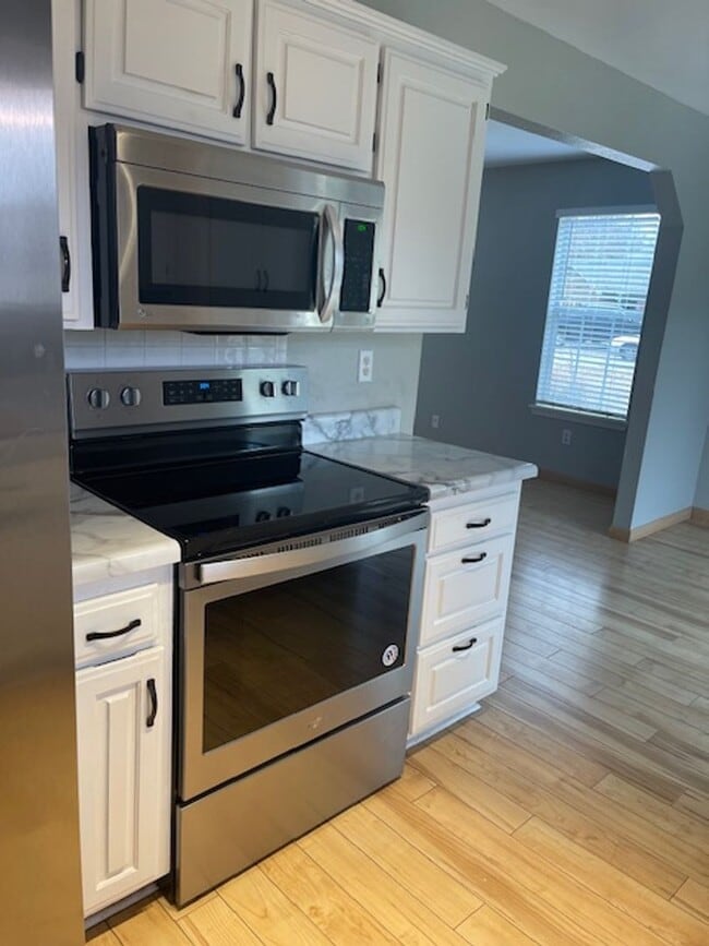 Building Photo - BEAUTIFUL HOME IN GREAT LOCATION! EASY ACCESS TO I-49!