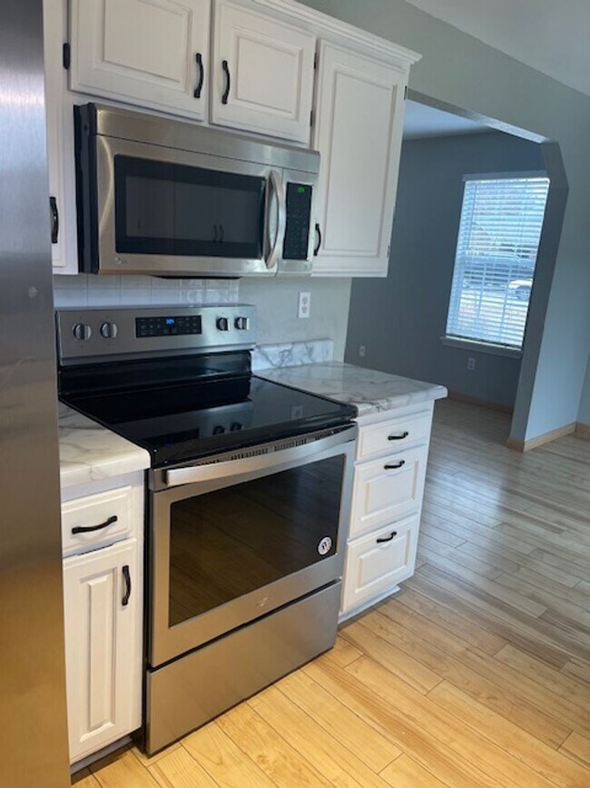 Foto del edificio - BEAUTIFUL HOME IN GREAT LOCATION! EASY ACCESS TO I-49!