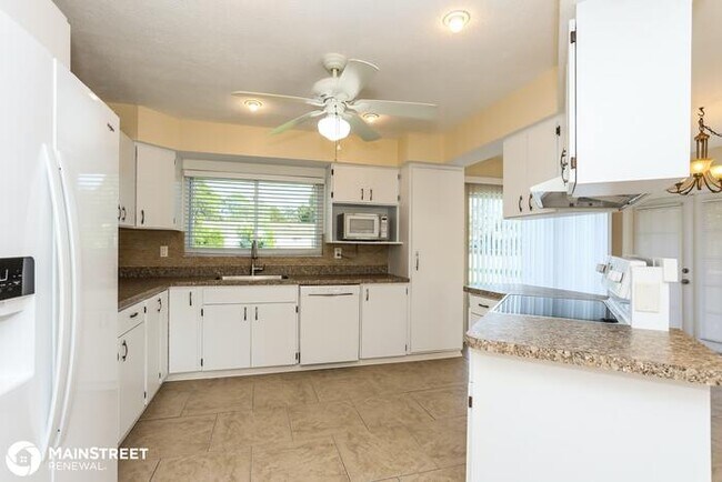 Building Photo - 3370 Pan American Blvd, North Port, FL 34287
