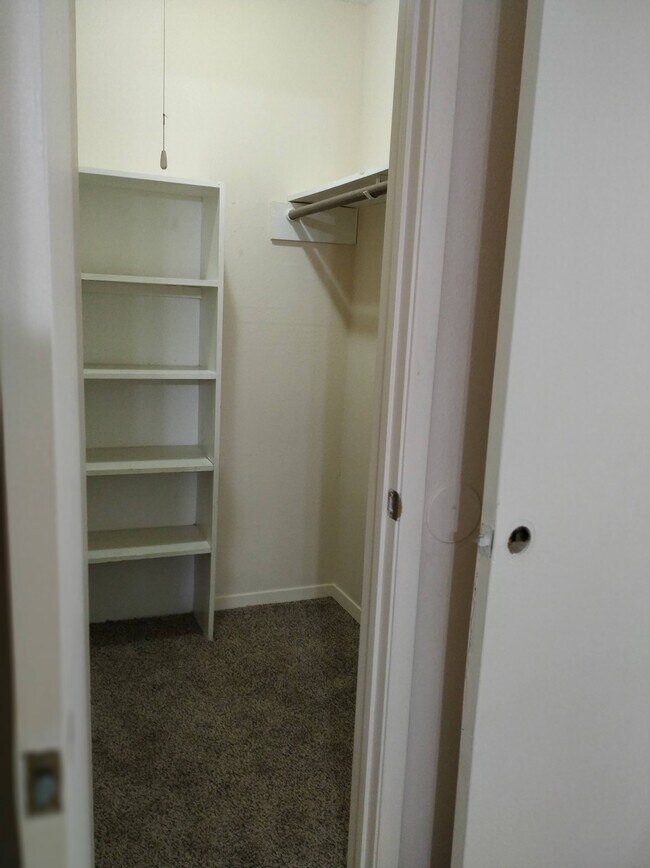 Foto del edificio - 16303 Lyons School Rd