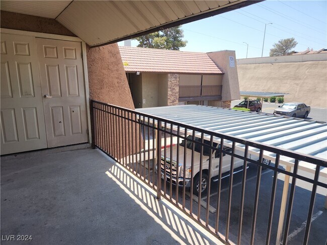 Building Photo - 5265 Indian River Dr