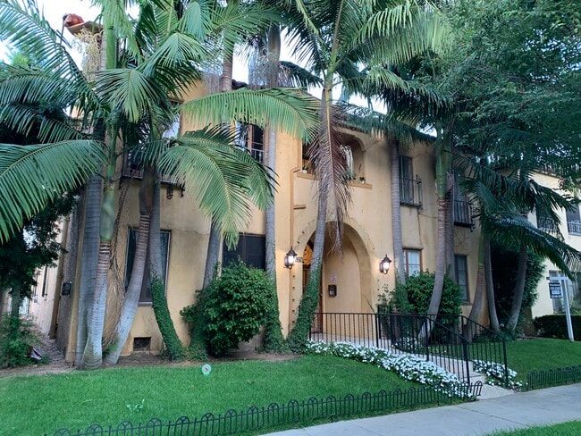 Building Photo - 260 S Reeves Dr