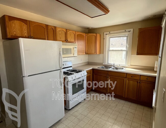 738 E Main St Unit Apt C, Ottawa, IL 61350 - Condo for Rent in Ottawa