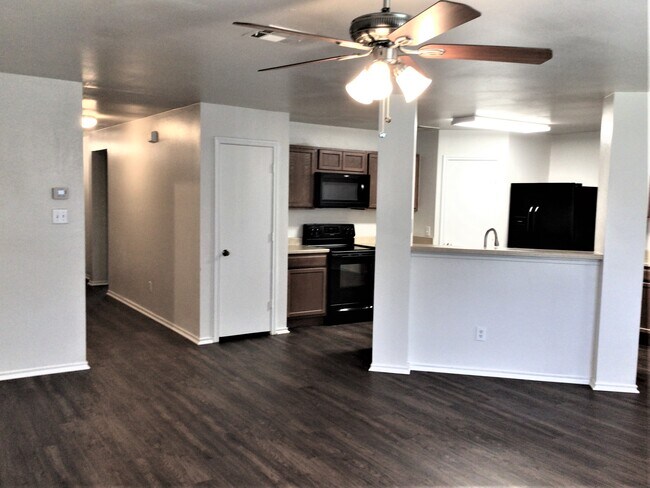 Building Photo - 815 Indian Meadow Drive