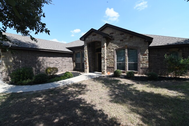 Building Photo - 3220 Twin Ridge Dr