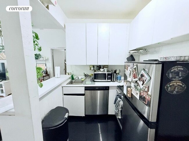 Foto del edificio - 242 E 50th St