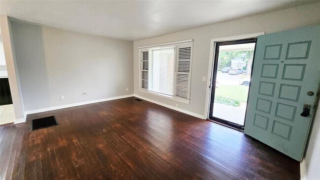 Building Photo - 3808 NW 31st St
