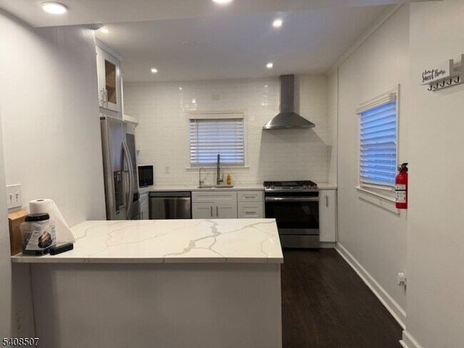 Foto del edificio - 11 Pine St