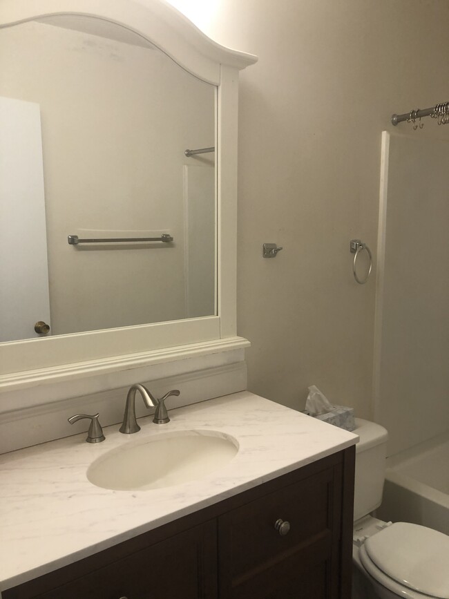 Foto del edificio - 306 Old Spring Hill Ln