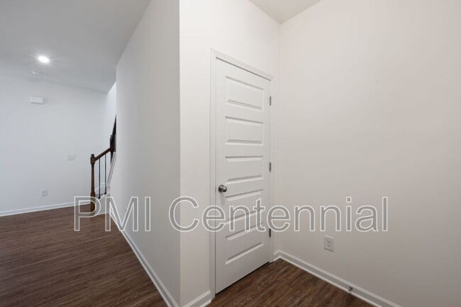 Foto del edificio - 3834 Clarington Dr