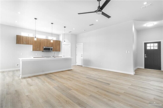 Foto del edificio - 5312 W Northwood St