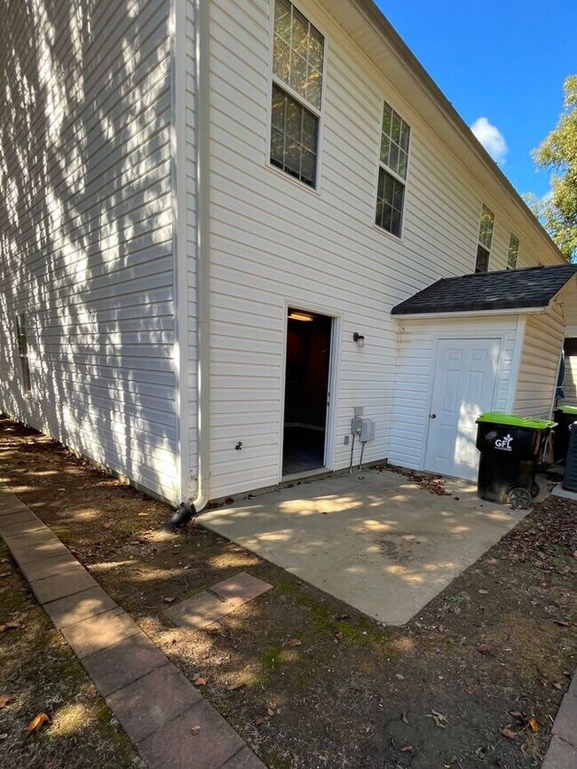 Building Photo - China Grove Townhouse Swink Street, 2br 2b...