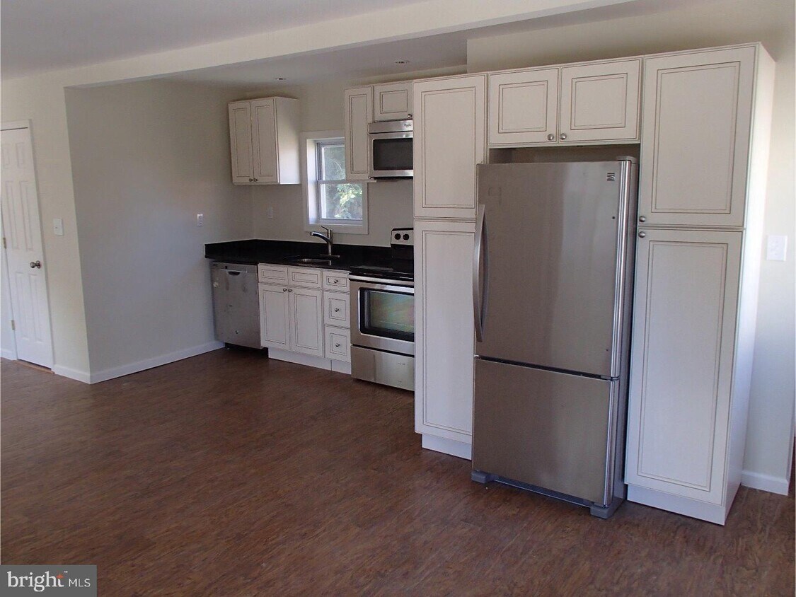 Primary Photo - 3608 W 10th St