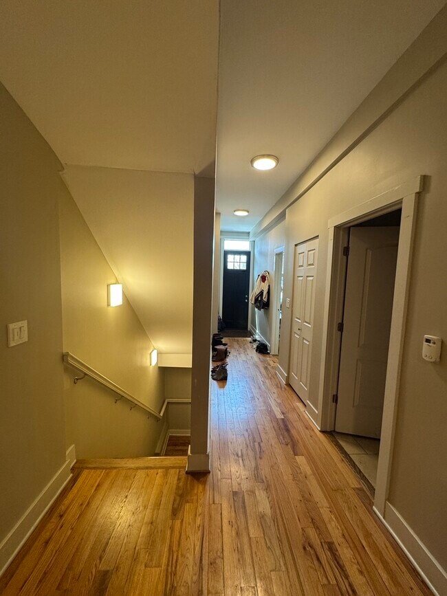 Foto del edificio - 1961 N Wilmot Ave